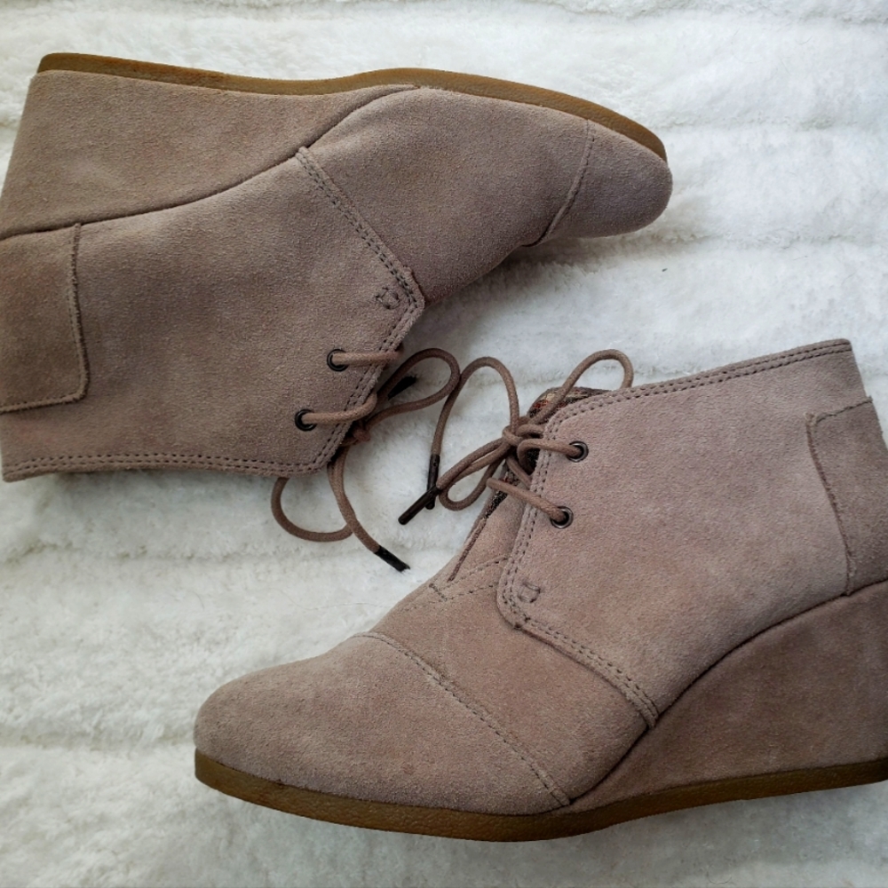 Tom's Lace up Ankle Wedge Booties
